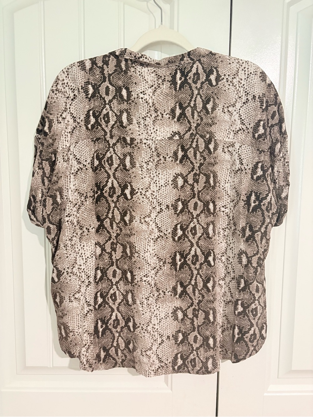 Alexander Jordan Women’s Animal Print Button-up Top - Picture 2 of 5